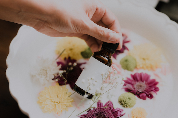  Can essential oils be allelopathic to <em>Lolium multiforum</em> without harming <em>Solanum lycopersicum</em>?